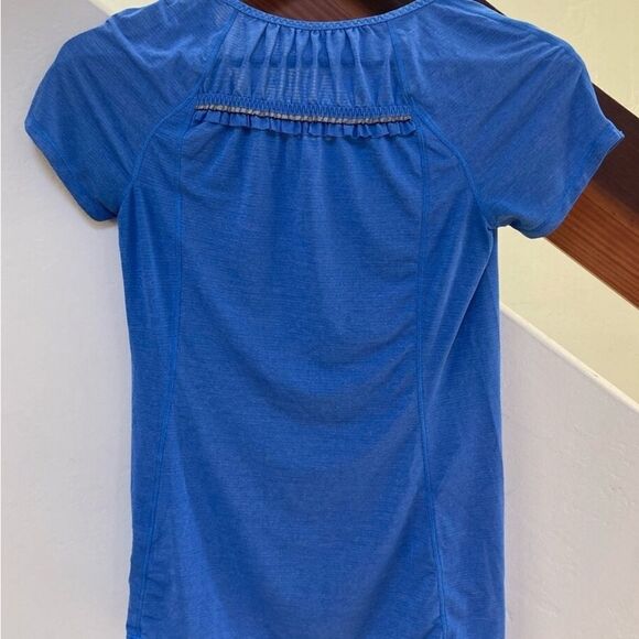 lululemon run: wild short sleeve size top size 4 heathered porcelaine blue - Picture 2 of 7